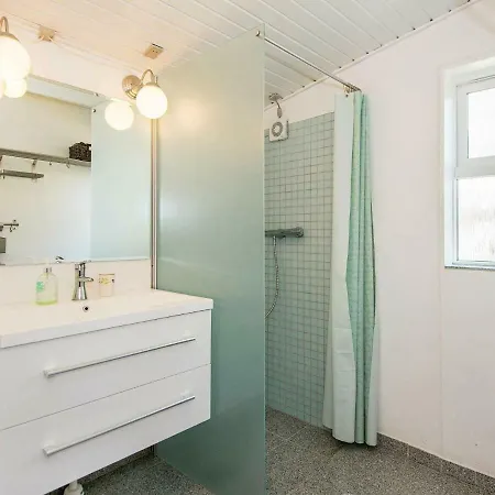 Three-bedroom Holiday In Glesborg 5 * Fjellerup