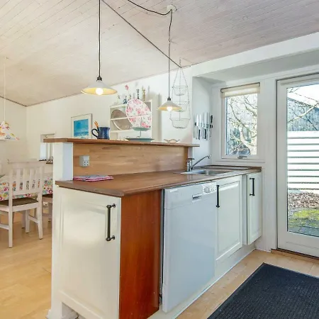 Three-bedroom Holiday In Glesborg 5 * Fjellerup